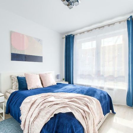 M&R Apartament Airport&Business Deluxe Cybernetyki 17 - Underground Garage - Free Wifi - Netflix - Air Conditioning - Self Check-In, Close By Chopin Airport Warschau Buitenkant foto