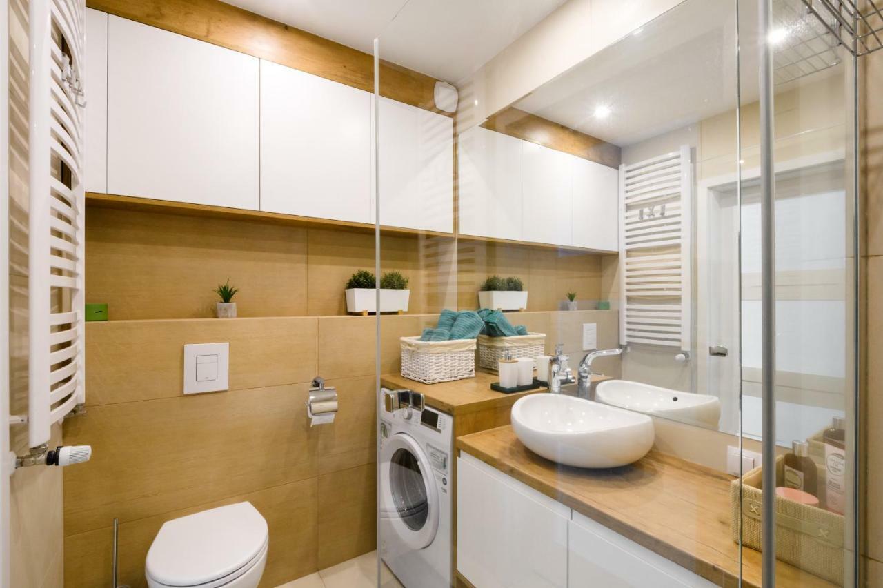M&R Apartament Airport&Business Deluxe Cybernetyki 17 - Underground Garage - Free Wifi - Netflix - Air Conditioning - Self Check-In, Close By Chopin Airport Warschau Buitenkant foto