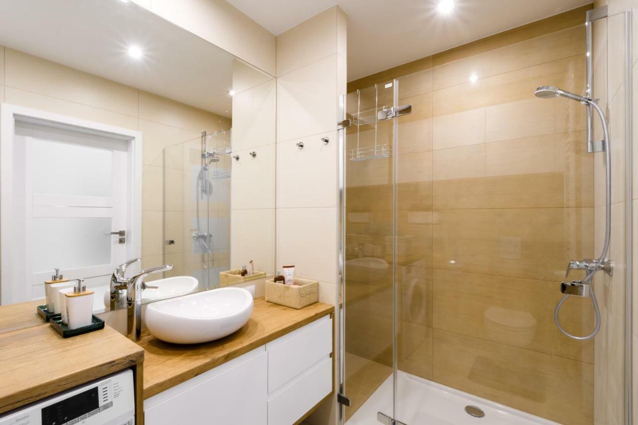 M&R Apartament Airport&Business Deluxe Cybernetyki 17 - Underground Garage - Free Wifi - Netflix - Air Conditioning - Self Check-In, Close By Chopin Airport Warschau Buitenkant foto