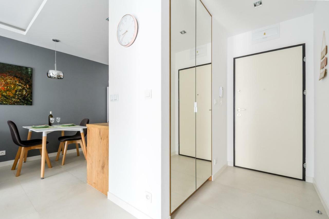 M&R Apartament Airport&Business Deluxe Cybernetyki 17 - Underground Garage - Free Wifi - Netflix - Air Conditioning - Self Check-In, Close By Chopin Airport Warschau Buitenkant foto