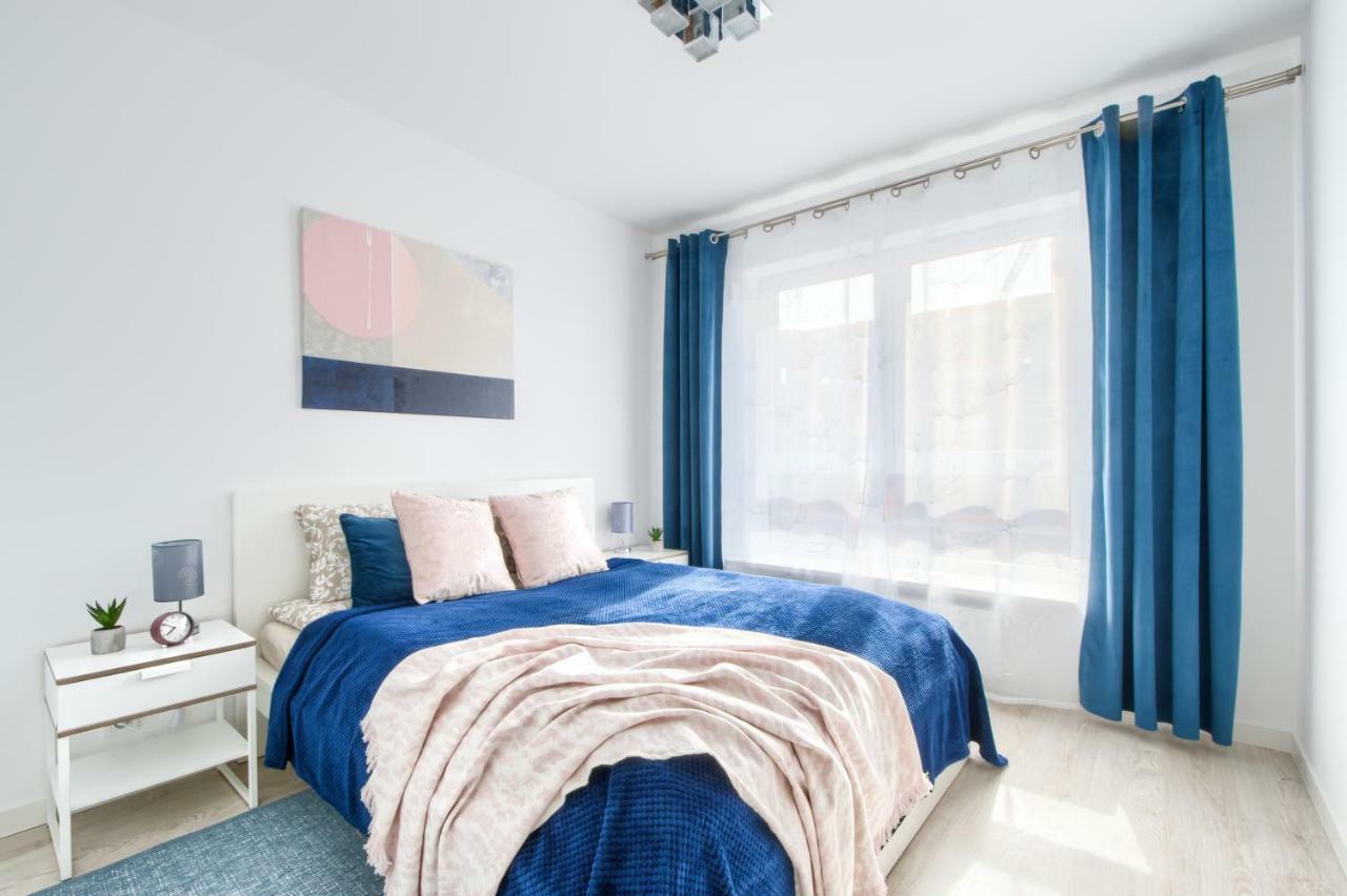 M&R Apartament Airport&Business Deluxe Cybernetyki 17 - Underground Garage - Free Wifi - Netflix - Air Conditioning - Self Check-In, Close By Chopin Airport Warschau Buitenkant foto