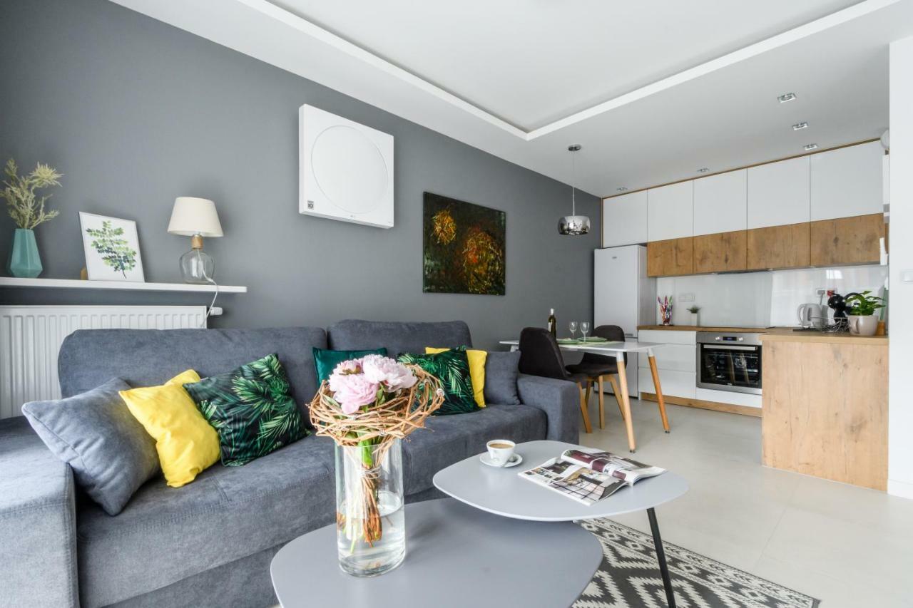 M&R Apartament Airport&Business Deluxe Cybernetyki 17 - Underground Garage - Free Wifi - Netflix - Air Conditioning - Self Check-In, Close By Chopin Airport Warschau Buitenkant foto