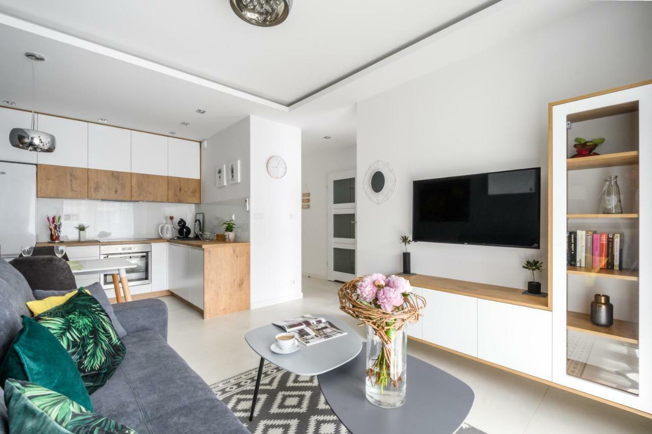 M&R Apartament Airport&Business Deluxe Cybernetyki 17 - Underground Garage - Free Wifi - Netflix - Air Conditioning - Self Check-In, Close By Chopin Airport Warschau Buitenkant foto