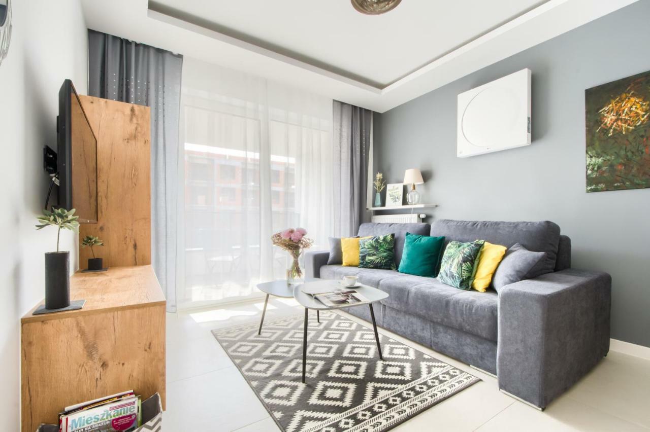 M&R Apartament Airport&Business Deluxe Cybernetyki 17 - Underground Garage - Free Wifi - Netflix - Air Conditioning - Self Check-In, Close By Chopin Airport Warschau Buitenkant foto