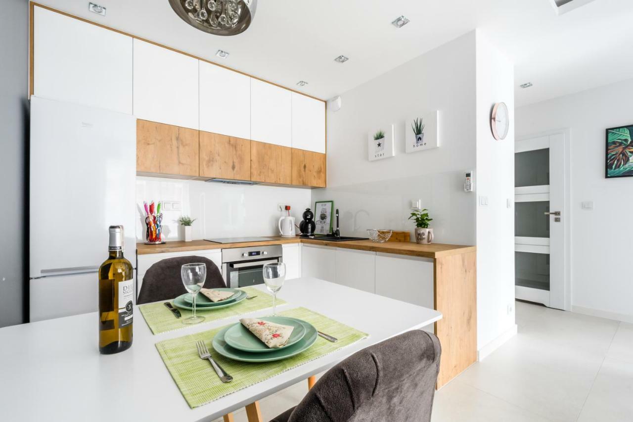 M&R Apartament Airport&Business Deluxe Cybernetyki 17 - Underground Garage - Free Wifi - Netflix - Air Conditioning - Self Check-In, Close By Chopin Airport Warschau Buitenkant foto
