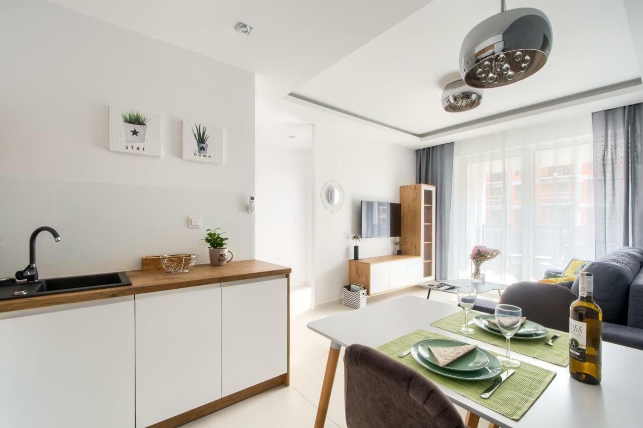 M&R Apartament Airport&Business Deluxe Cybernetyki 17 - Underground Garage - Free Wifi - Netflix - Air Conditioning - Self Check-In, Close By Chopin Airport Warschau Buitenkant foto