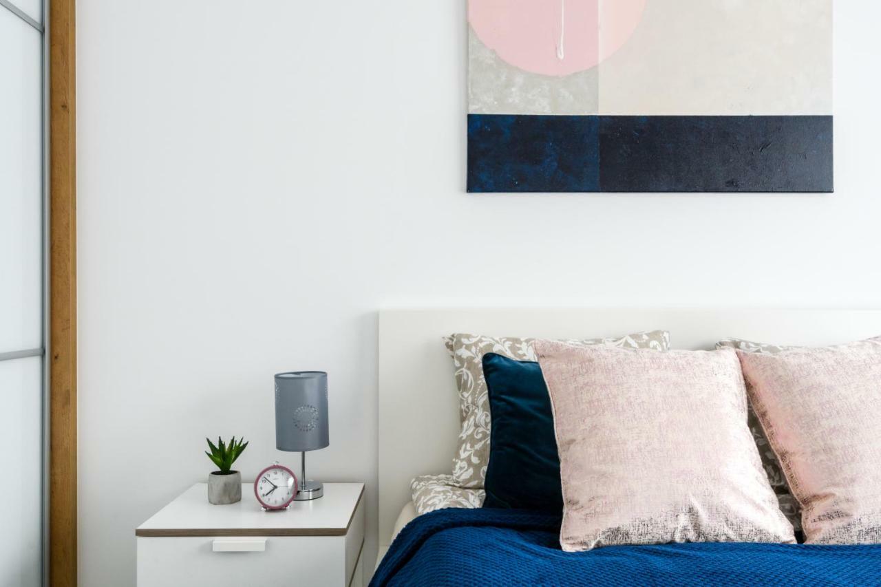 M&R Apartament Airport&Business Deluxe Cybernetyki 17 - Underground Garage - Free Wifi - Netflix - Air Conditioning - Self Check-In, Close By Chopin Airport Warschau Buitenkant foto