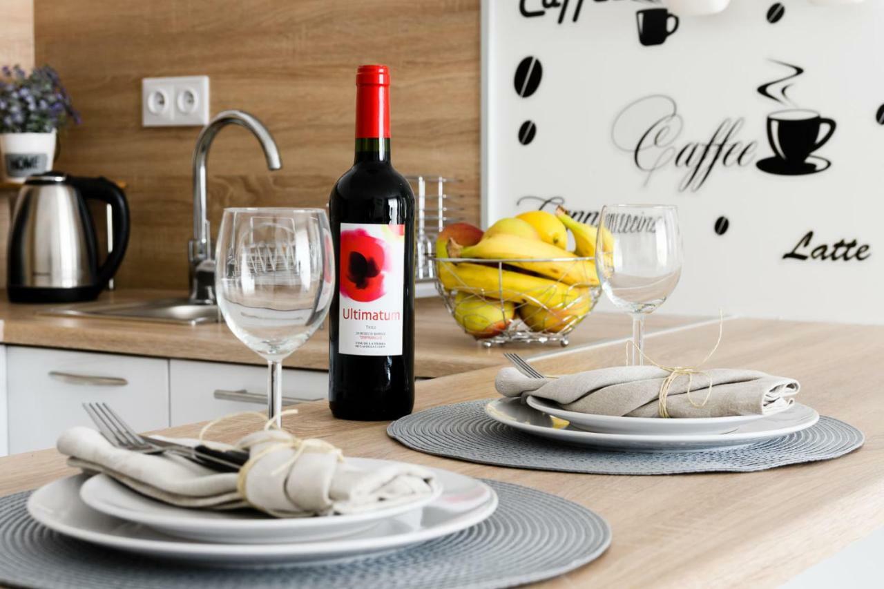 M&R Apartament Airport&Business Deluxe Cybernetyki 17 - Underground Garage - Free Wifi - Netflix - Air Conditioning - Self Check-In, Close By Chopin Airport Warschau Buitenkant foto